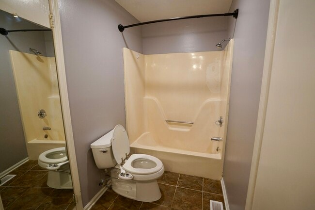 Building Photo - 338 Jamestown Manor Dr