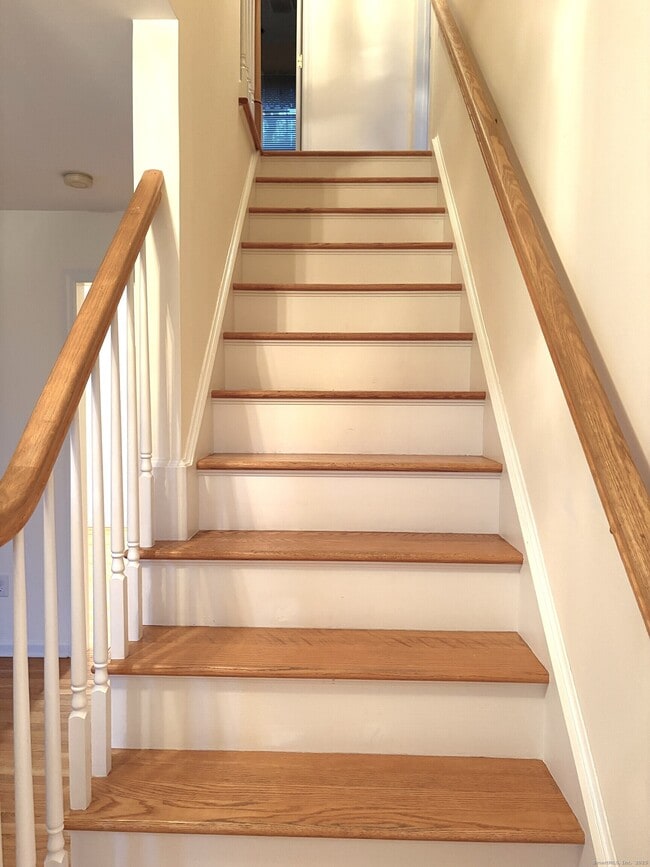 Building Photo - 5 Howes Ct