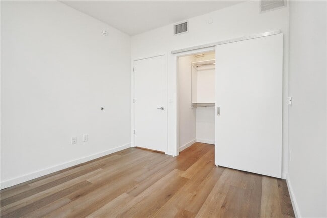 Building Photo - 50 Clinton Pl