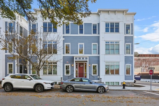 Building Photo - 3 M St