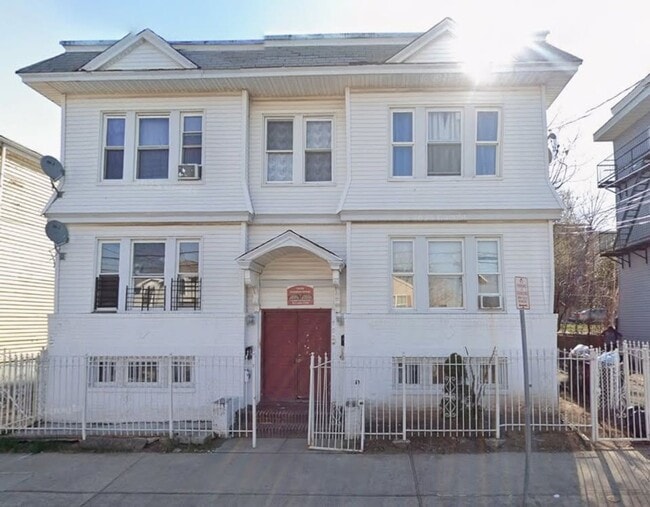 Building Photo - 702-704 S 19 St.