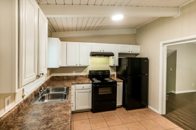 Building Photo - 2410 Ridgeway Dr