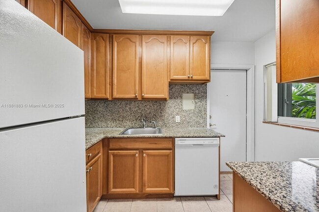 Building Photo - 7636 SW 56th Ave