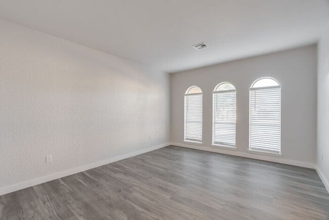 Building Photo - 2704 NW 115th St