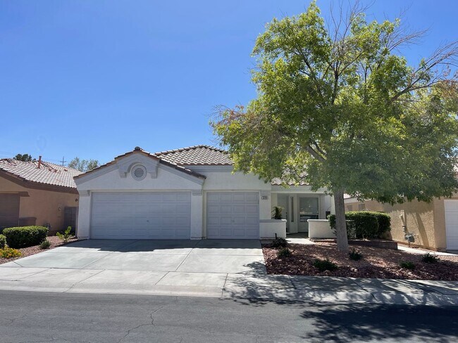 Building Photo - Charming Single-Story Home with 3-Car Gara...