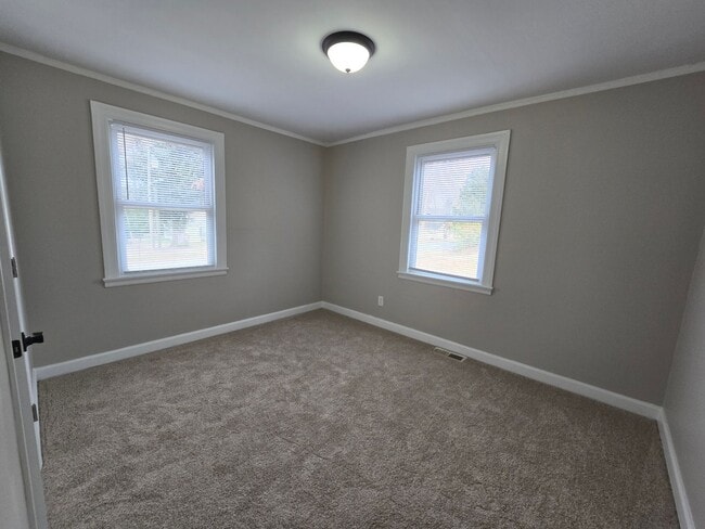 Building Photo - NEW LISTING!!!!!