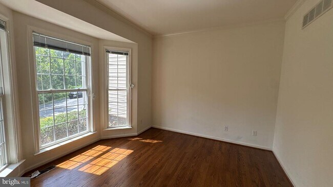 Building Photo - 4165 Tiber Falls Dr