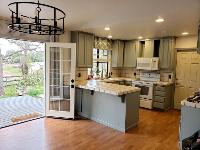 Building Photo - Charming 3-Bed Home in Gated Community with Updated Interiors & Private Yard!