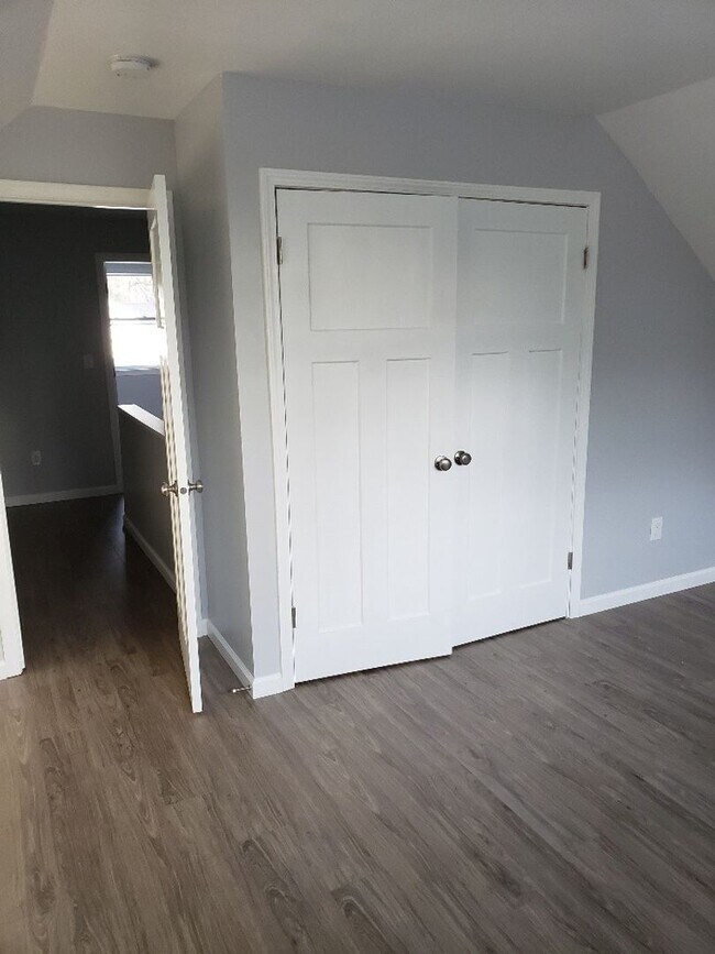 Building Photo - Grab this beauty before it's gone!