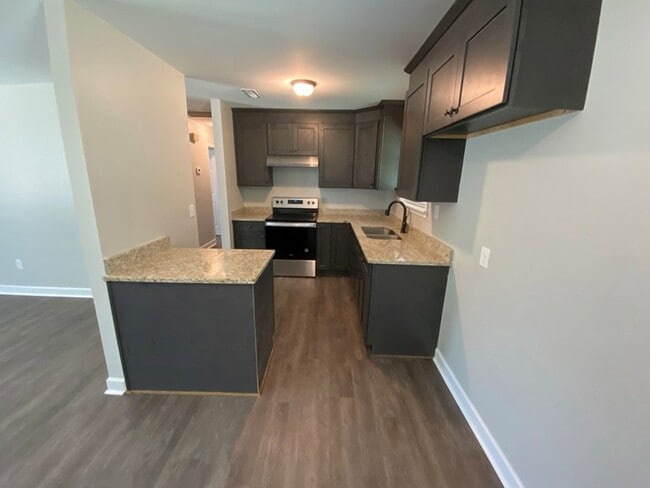 Building Photo - 902 Landview Dr