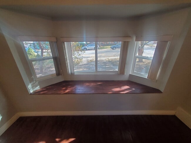 Building Photo - Spacious Ranch Style 4 BR Available in Aug...