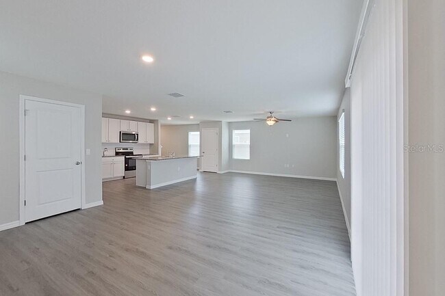 Building Photo - 8650 SW 44th Ct
