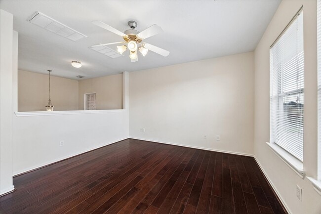 Building Photo - 2802 White Sands Dr