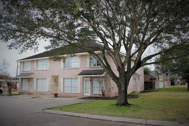 Primary Photo - 347 Stone Hill Dr