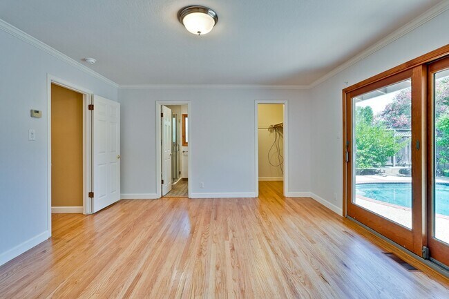 Building Photo - Excellent 3 Bedroom 2 Bath In A Great Neig...