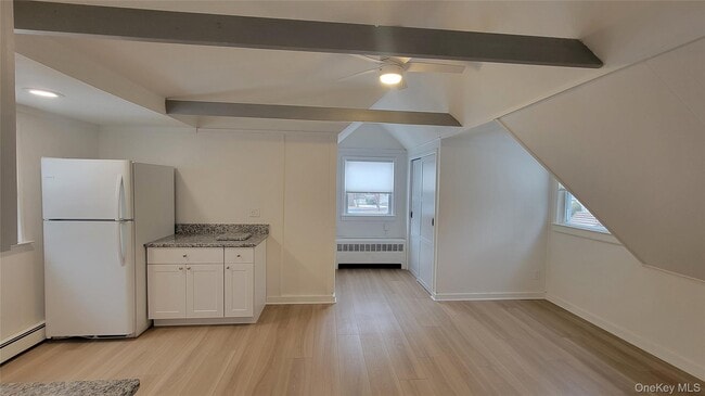 Building Photo - 50 Deepdale Dr