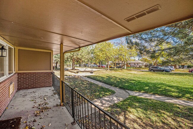 Building Photo - Updated 2 Bed 1 Bath Townhome in Clayton Neighborhood