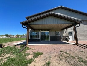 Building Photo - Fully Furnished Short Term Rental