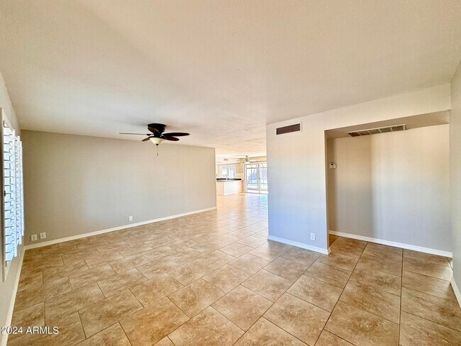 Building Photo - 10628 S 44th Pl