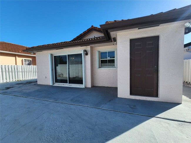 Building Photo - 986 NW 136 Ct