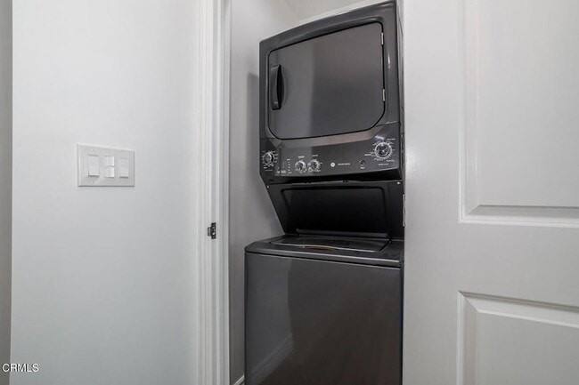 Building Photo - 3308 Primavera St