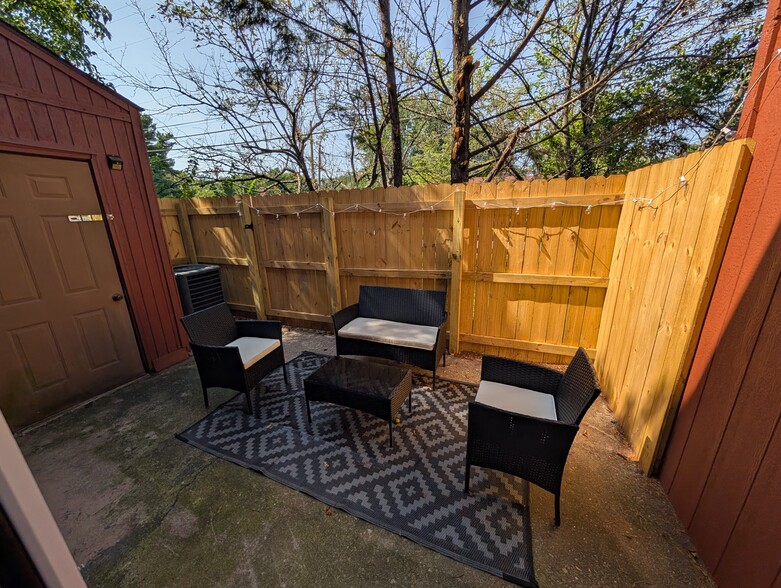 Building Photo - 550 Darby Creek Rd