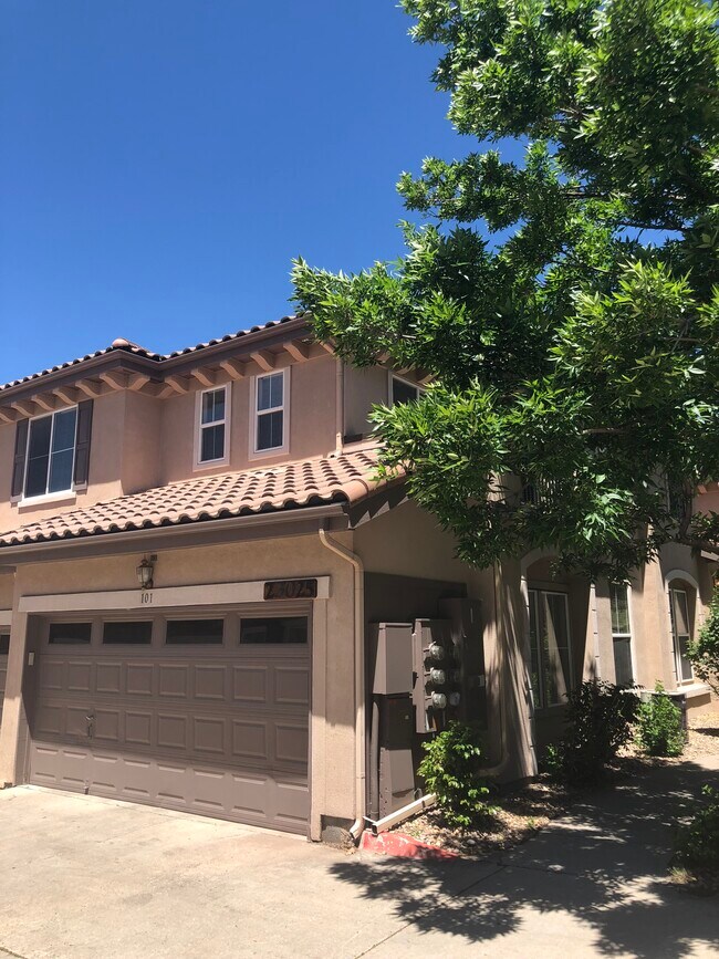 Attached 2 car garage - 23025 E Ontario Dr