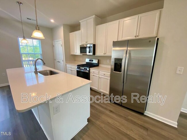 Building Photo - 6517 Pathfinder Wy