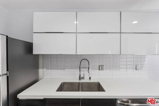 Building Photo - 612 Huntley Dr