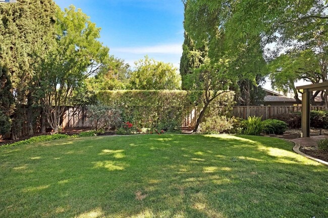 Building Photo - 519 Ellesmere Dr