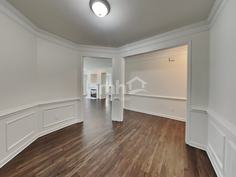 Building Photo - 13520 Planters Row Dr