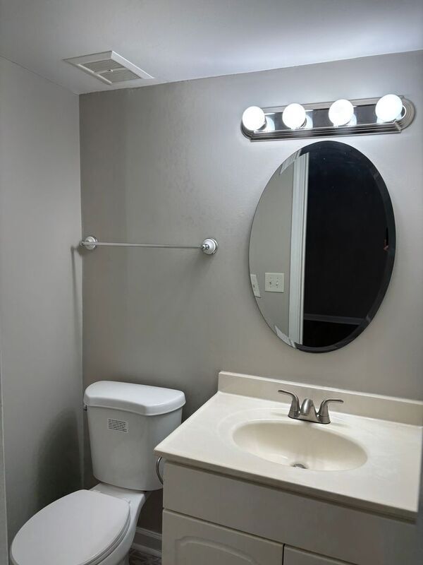 Building Photo - 415 Parkdale Dr