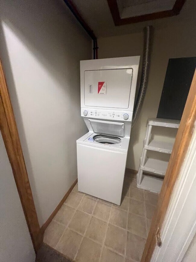 Building Photo - Wernersville 2 bedroom condo