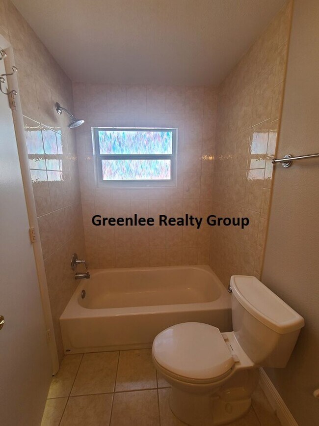 Building Photo - Updated 3 bed/2 bath home in Seven Springs...