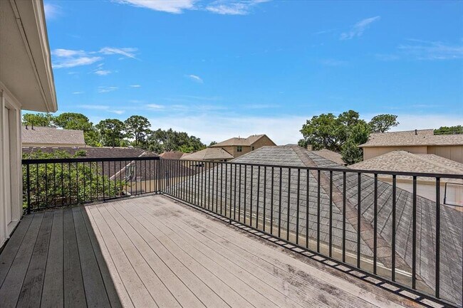 Building Photo - 627 Chadbourne Ct