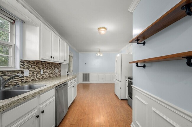 Building Photo - 2403 Medford Campbell Blvd