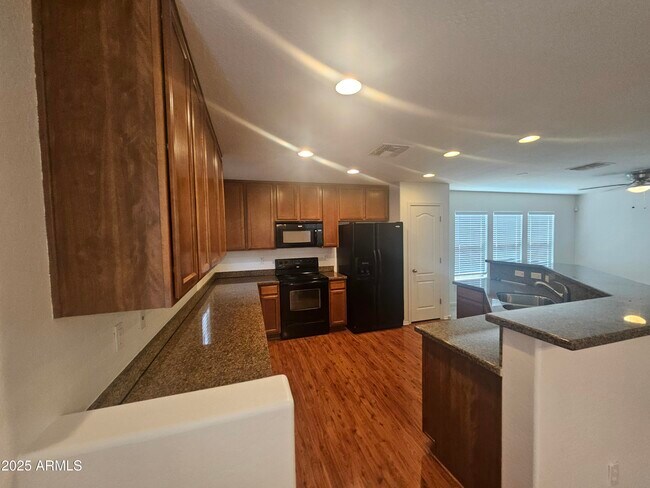 Building Photo - 40438 W Helen Ct
