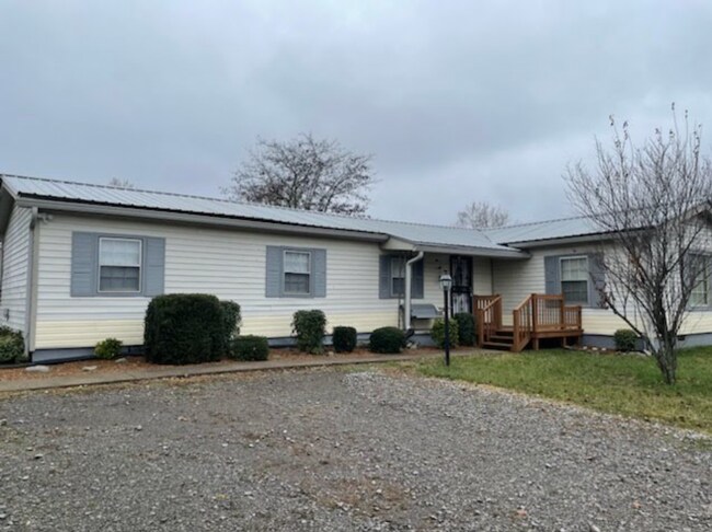 Building Photo - 1550 Old Dover Rd