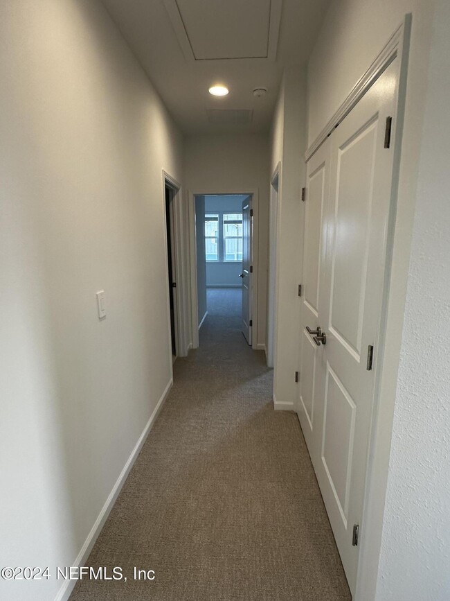 Building Photo - 315 Brandon Lks Dr