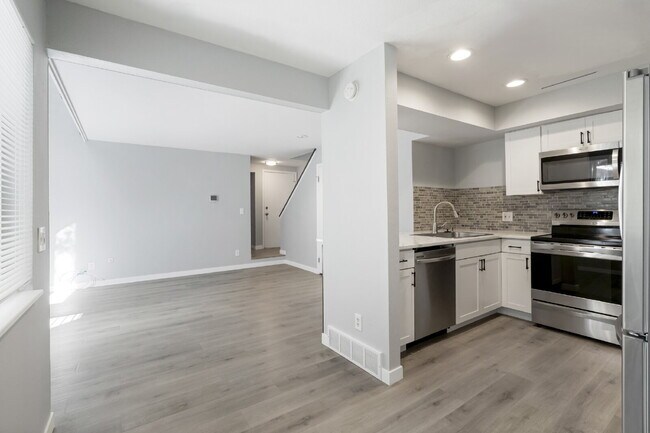 Building Photo - 2618 S Xanadu Way