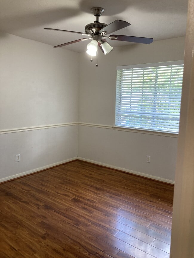 Building Photo - 8634 Westcove Cir