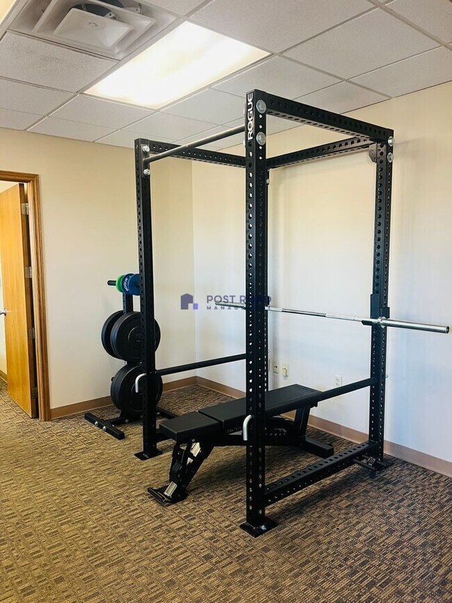 Building Photo - 555 W 27th St S