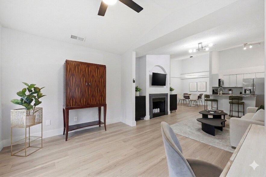 Building Photo - 13810 Sutton Park Dr N