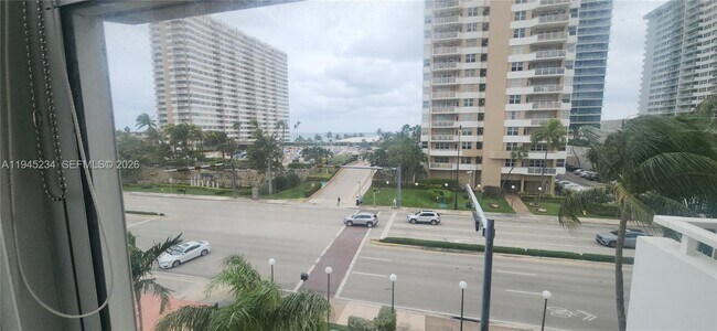 Building Photo - 1985 S Ocean Dr