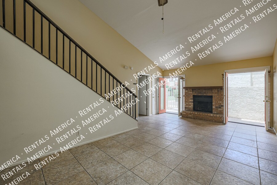 Building Photo - 633 W Southern Ave