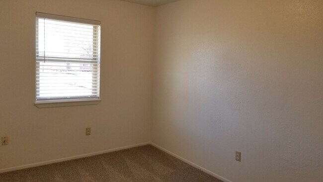 Building Photo - HOME ON QUIET STREET NEAR HOSPITAL