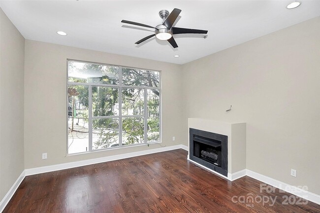 Building Photo - 2040 Atherton Heights Ln