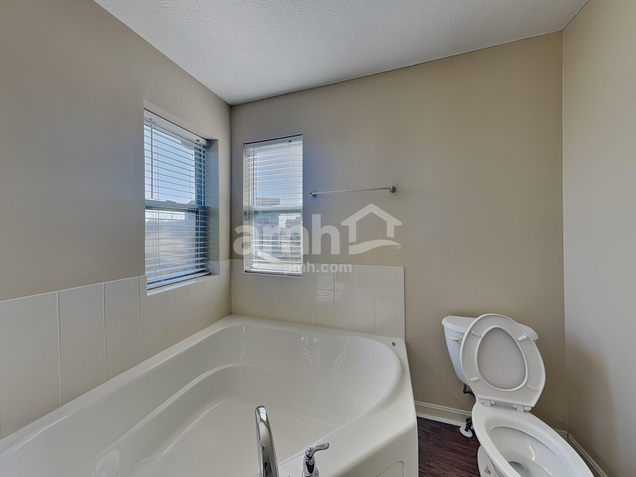 Building Photo - 924 Fresno St