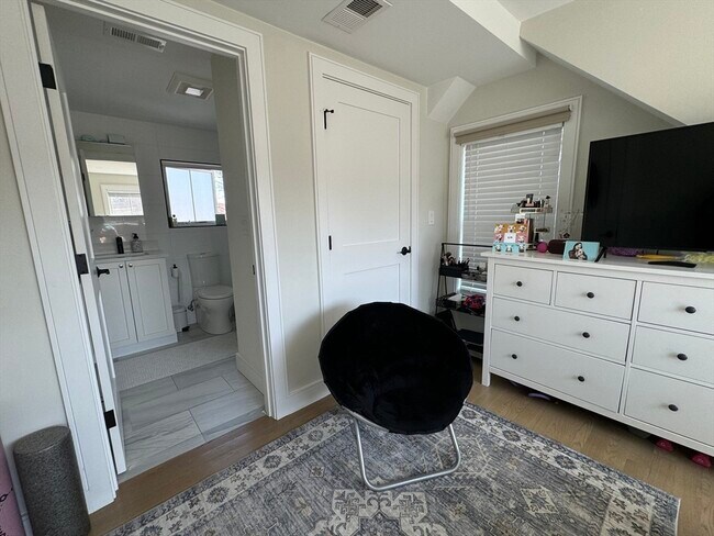 Building Photo - 12 Reedsdale St