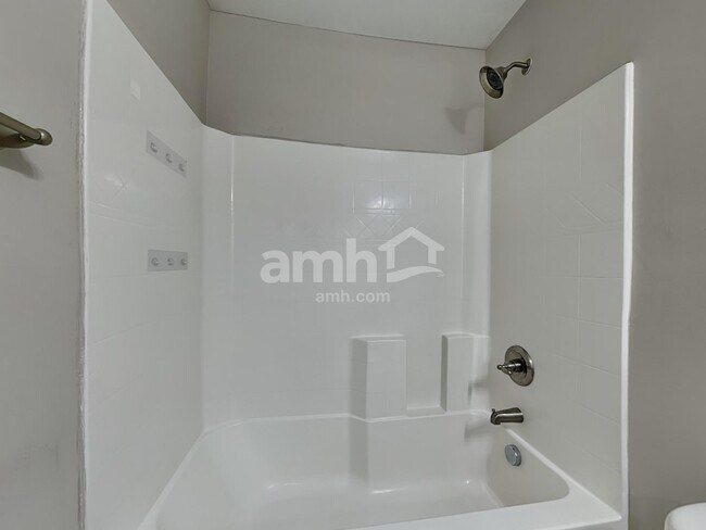 Building Photo - 4 Milo Ct